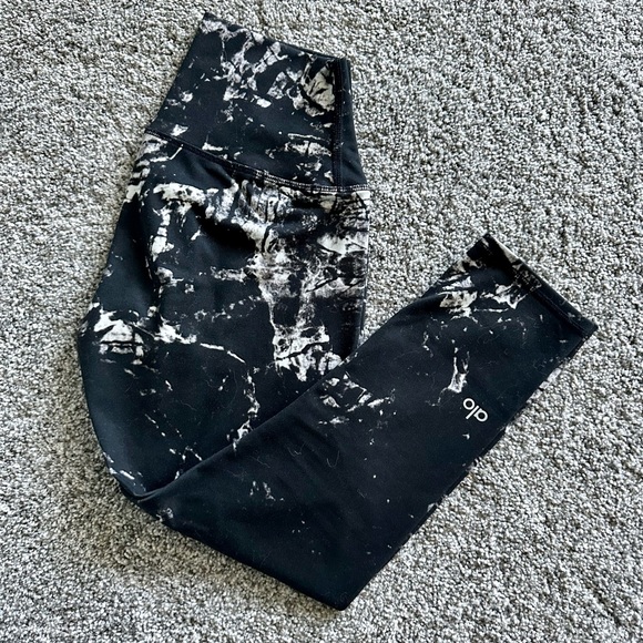 ALO brand XS capri tight. GUC - Picture 1 of 3